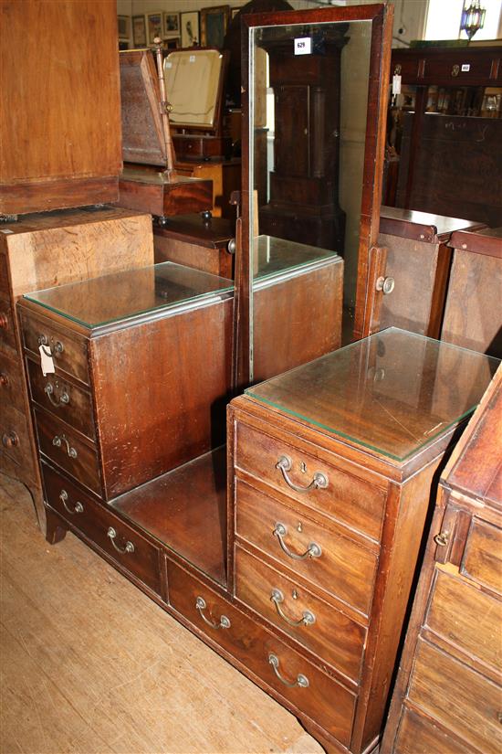 Mahogany dressing table(-)